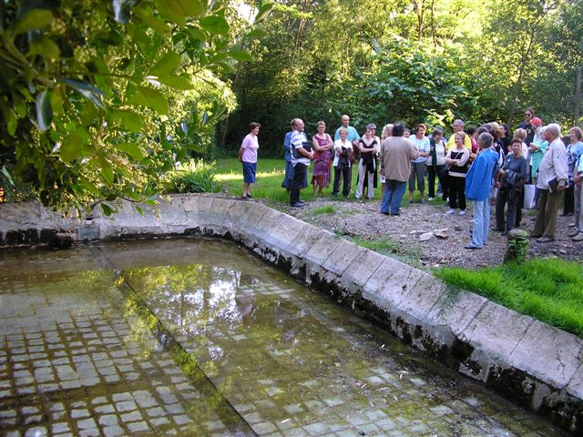 Le lavoir des 5  canaules au bord du Trec
